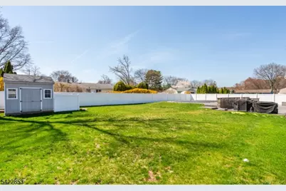 15 Green Meadows Rd, Fairfield, NJ 07004 - Photo 46