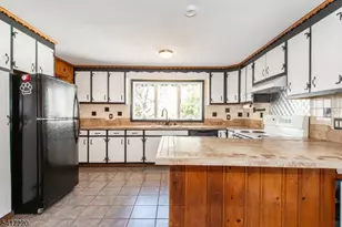 8 Stonehedge Ln, Byram Township, NJ 07821 - Photo 12