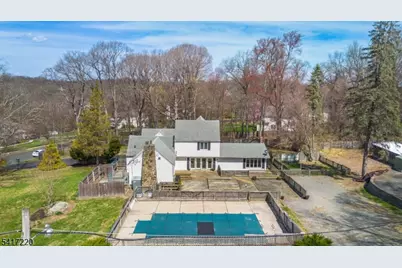 8 Stonehedge Ln, Byram Township, NJ 07821 - Photo 4