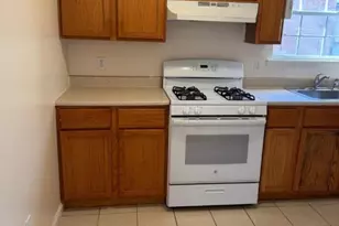 17 Parkway Dr W, East Orange, NJ 07017 - Photo 4