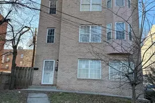 17 Parkway Dr W, East Orange, NJ 07017 - Photo 1