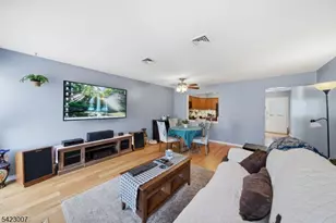 1142 Oakcroft Ln, Franklin Township, NJ 08873 - Photo 4