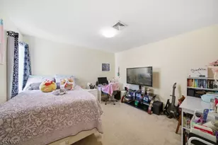 1142 Oakcroft Ln, Franklin Township, NJ 08873 - Photo 10