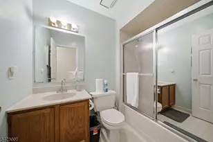 1142 Oakcroft Ln, Franklin Township, NJ 08873 - Photo 12