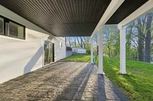 11 Elmwood Ct, Livingston, NJ 07039 - Photo 34