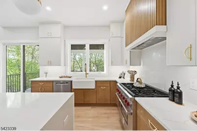 11 Elmwood Ct, Livingston, NJ 07039 - Photo 8