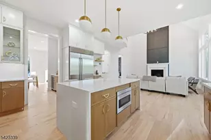 11 Elmwood Ct, Livingston, NJ 07039 - Photo 10