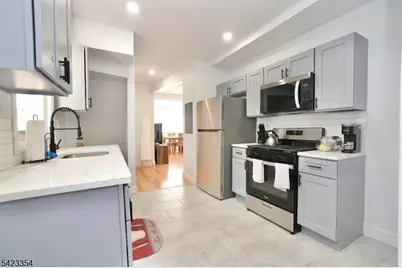 189 Summit Cross, Rutherford, NJ 07070 - Photo 4