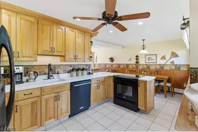 8 Woodlot Rd, Wayne, NJ 07470 - Photo 4