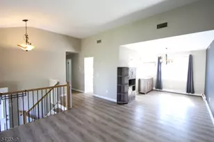 35 Maryann Rd, Jefferson Township, NJ 07438 - Photo 4