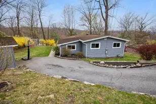 10 Laurel Trail, Kinnelon, NJ 07405 - Photo 2