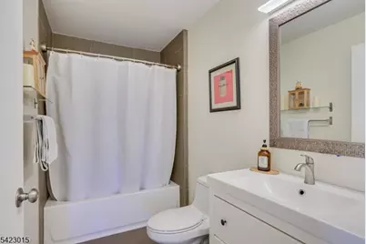 95 Sapphire Ln, Franklin Township, NJ 08823 - Photo 12