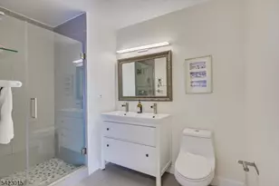 95 Sapphire Ln, Franklin Township, NJ 08823 - Photo 10