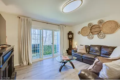 95 Sapphire Ln, Franklin Township, NJ 08823 - Photo 2