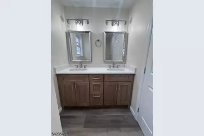 22 Cross St, Union Township, NJ 07088 - Photo 4