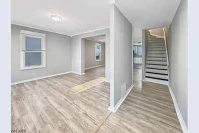 564 Warren St, Phillipsburg, NJ 08865 - Photo 2