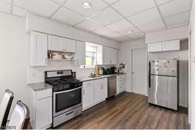 632 Chase Ave, Lyndhurst Township, NJ 07071 - Photo 10