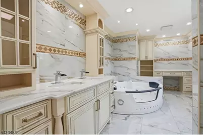 901 N Washington Ave, Green Brook Township, NJ 08812 - Photo 8