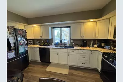 33 Woodsedge Ave, Mount Olive, NJ 07828 - Photo 10