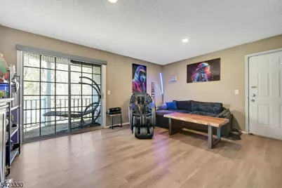 111 Raintree Ln #111, Mahwah, NJ 07430 - Photo 2