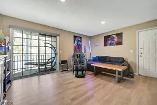 111 Raintree Ln, Mahwah, NJ 07430 - Photo 2