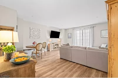 100-31 Shearwater Ct #31, Jersey City, NJ 07305 - Photo 4