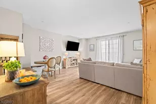 100-31 Shearwater Ct, Jersey City, NJ 07305 - Photo 4