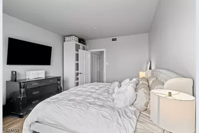 100-31 Shearwater Ct #31, Jersey City, NJ 07305 - Photo 12