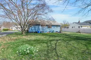 25 Stiles Ct, Pompton Lakes, NJ 07442 - Photo 6