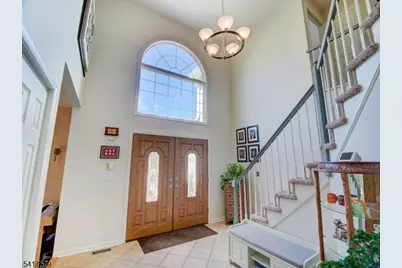 8 Mulberry Ct, Roxbury Township, NJ 07876 - Photo 4