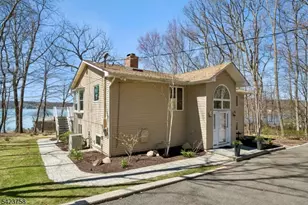 201 S New Jersey Ave, Jefferson Township, NJ 07849 - Photo 4