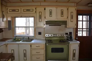 10 Watergate Dr, High Bridge, NJ 08829 - Photo 10