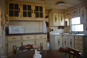 10 Watergate Dr, High Bridge, NJ 08829 - Photo 10