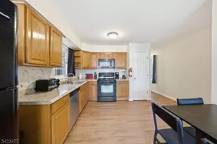 1049 Lafayette St, Elizabeth, NJ 07201 - Photo 4
