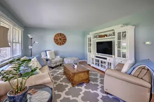 64 W Rayburn Rd, Long Hill Township, NJ 07946 - Photo 4