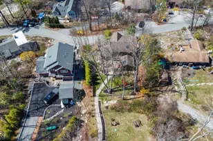 1046 Lakeside Dr E, Vernon, NJ 07422 - Photo 2