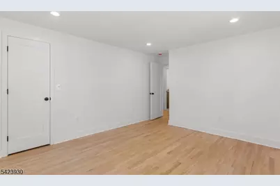 325 Hollywood Ave, Hillside, NJ 07205 - Photo 16