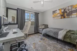722 County Rd 579, Raritan Township, NJ 08822 - Photo 32