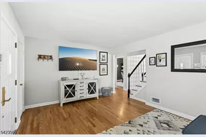 512 Gallows Hill Rd, Cranford Township, NJ 07016 - Photo 6