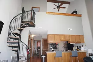 4 Greg Norman Ct, Vernon, NJ 07462 - Photo 2