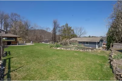 19 Valley Dr W, Vernon, NJ 07418 - Photo 24