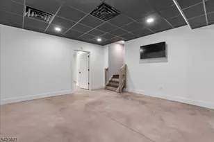 235 Longview Rd, Bedminster Township, NJ 07931 - Photo 32