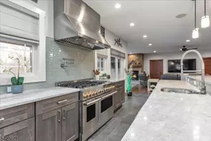 235 Long View Union Grove, Bedminster Township, NJ 07931 - Photo 18