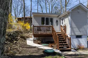 102 Dartmouth Trail, Hopatcong, NJ 07843 - Photo 2