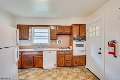 52 Johnson Ave, Cranford Township, NJ 07016 - Photo 12