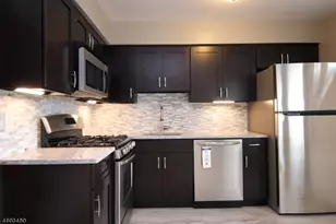 32 Hancock Ct, Raritan Township, NJ 08822 - Photo 4