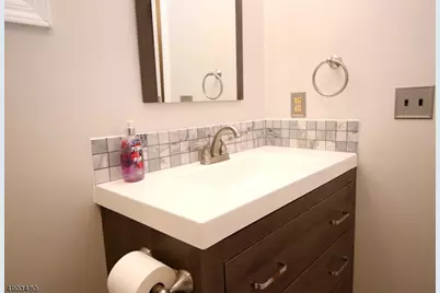 32 Hancock Ct, Raritan Township, NJ 08822 - Photo 16