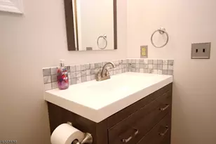 32 Hancock Ct, Raritan Township, NJ 08822 - Photo 16