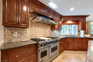 7 Byron Rd, Millburn, NJ 07078 - Photo 12