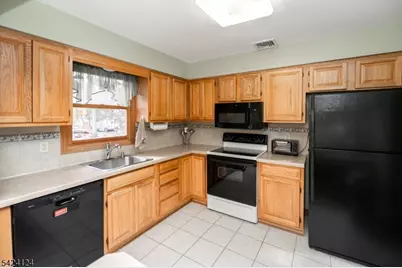 4 Broadway, Hopatcong, NJ 07843 - Photo 2